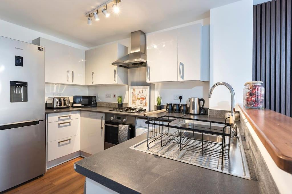 Luxury Centre 5 Bed House With Free Parking * Birmingham