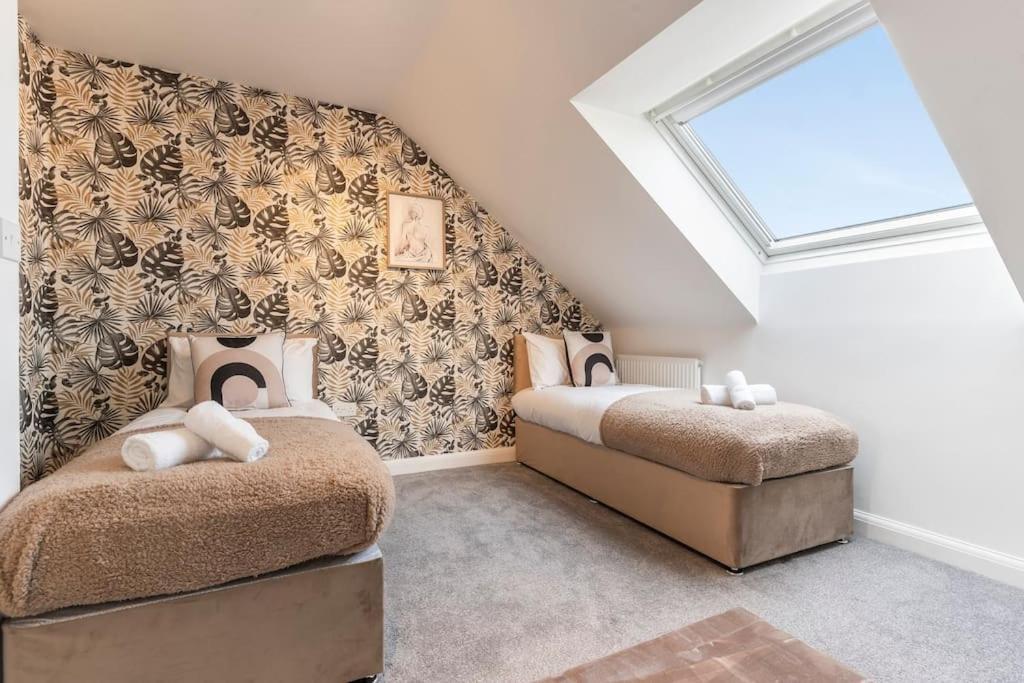 Luxury Centre 5 Bed House With Free Parking *